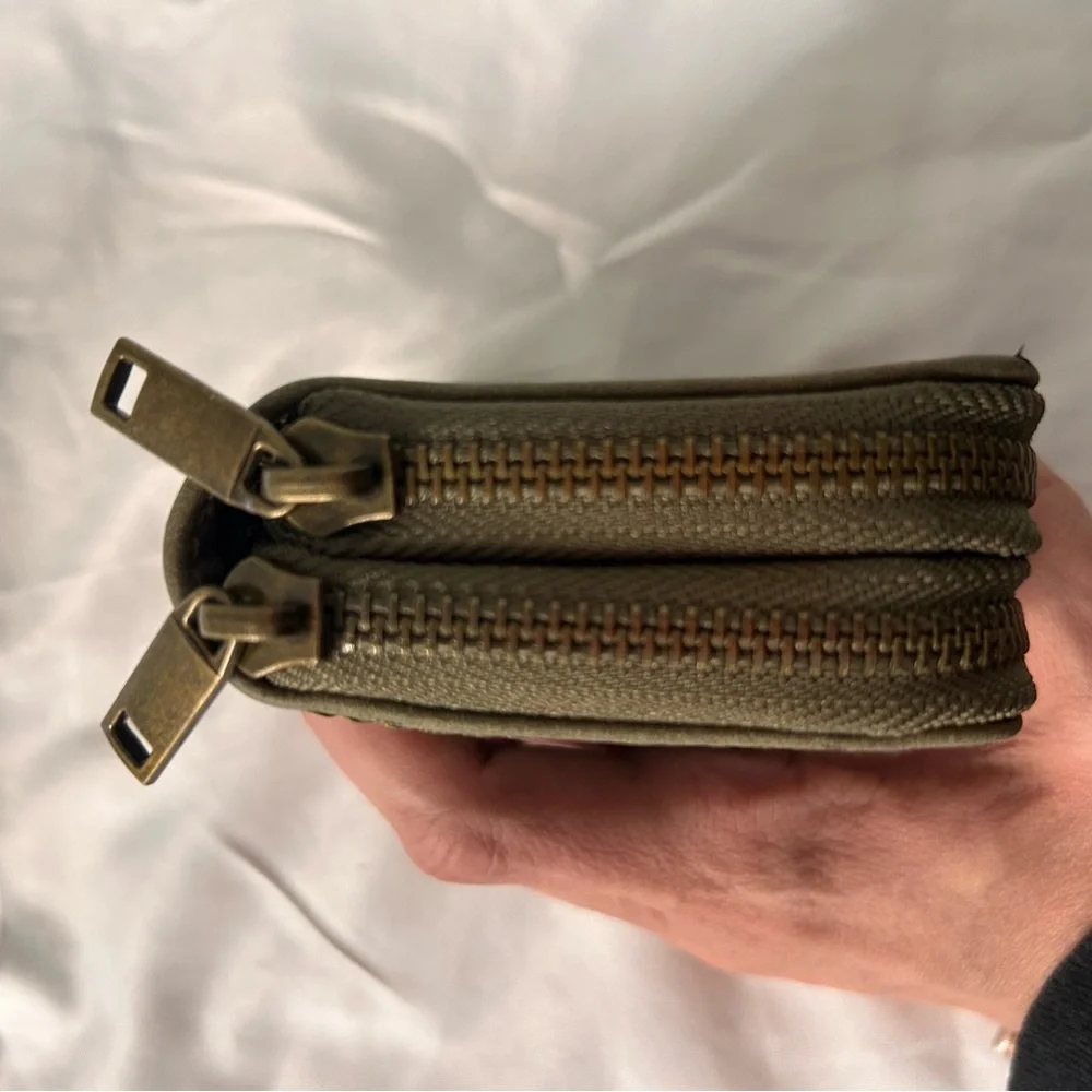 Universal Thread Olive Wallet - Picture 4 of 5